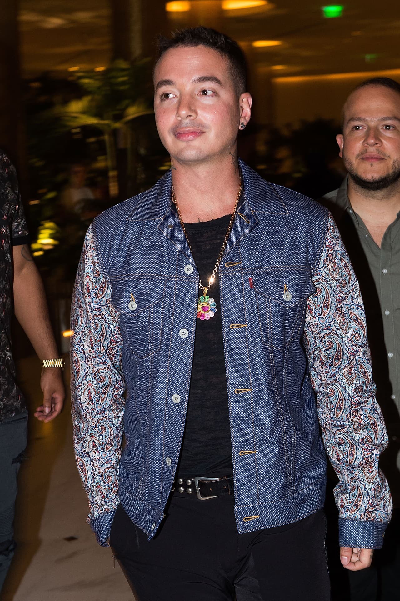 El cantante colombiano J Balvin confesó a E! News que le gusta coquetear con sus fans en las redes sociales.