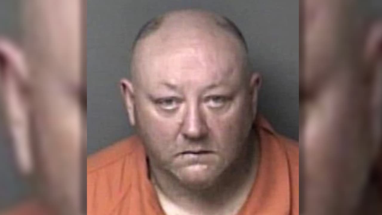 Hombre es acusado de asesinar a su vecina de 58 años el Día de Acción de Gracias