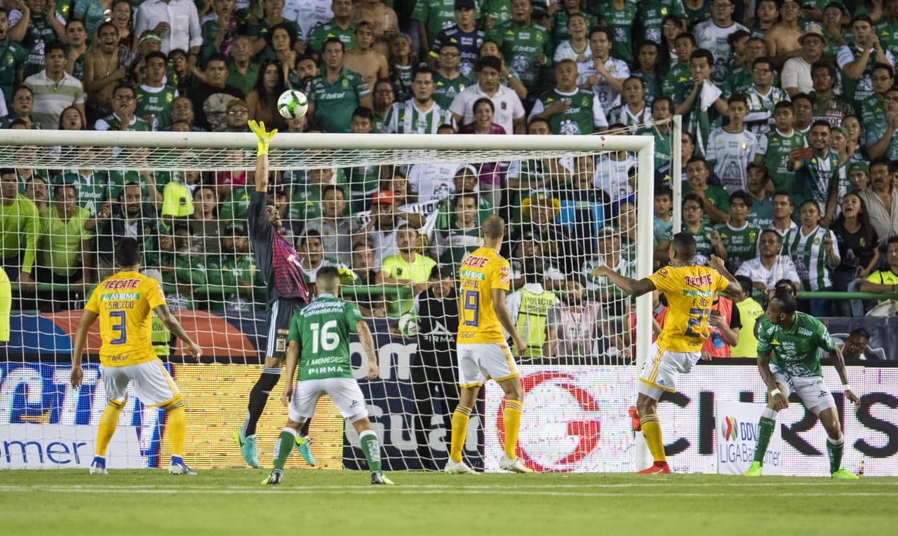Con dos atajadas increíbles el arquero Nahuel Guzmán al minuto 79' se encargó de garantizar el cero en el arco de Tigres, quitándole ilusión al León.