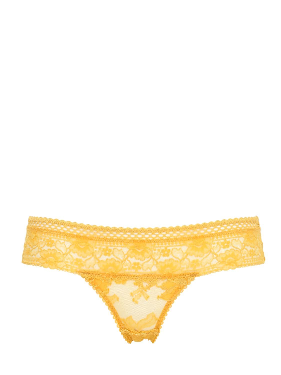 Stella McCartney. El color amarillo simboliza buena suerte y una de las tradiciones dicta que vestir ropa interior de este color la noche de año nuevo traerá consigo la abundancia. Mientras tanto, puedes lucir increíble en el proceso y lucirte con una pieza igual de sexy que esta. En encaje. Bikini brief, $75; luisaviaroma.com