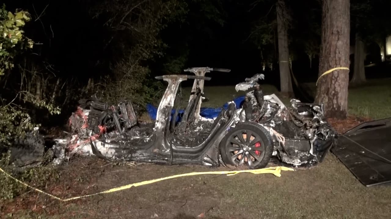<a href="https://www.univision.com/temas/elon-musk">Elon Musk</a>, CEO de Tesla y dueño de 
<a href="https://www.univision.com/temas/spacex">SpaceX</a>, ha salido a responder sobre el accidente mortal que ocurrió el sábado 17 de abril en la noche al norte de Houston.