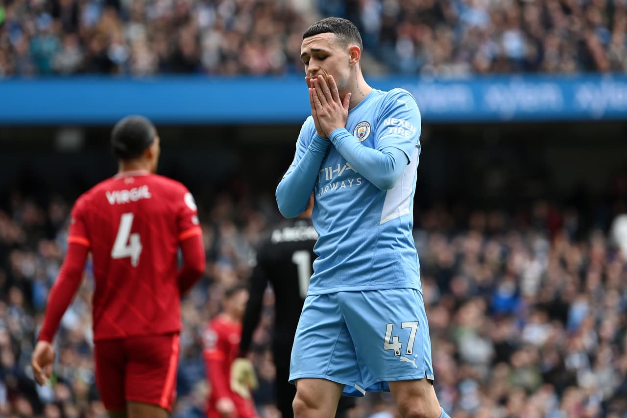 Manchester City y Liverpool dieron un gran partido en Etihad Stadium con un 2-2 final que deja todo igual en la lucha por el título de la Premier League de Inglaterra.