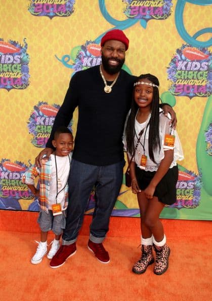 Los Kids Choice Awards son unos premios que se encargan de unir a la familia, tal fue el caso del jugador norteamericano de baloncesto Baron Davis, quien disfrutó del evento con su encantadora familia