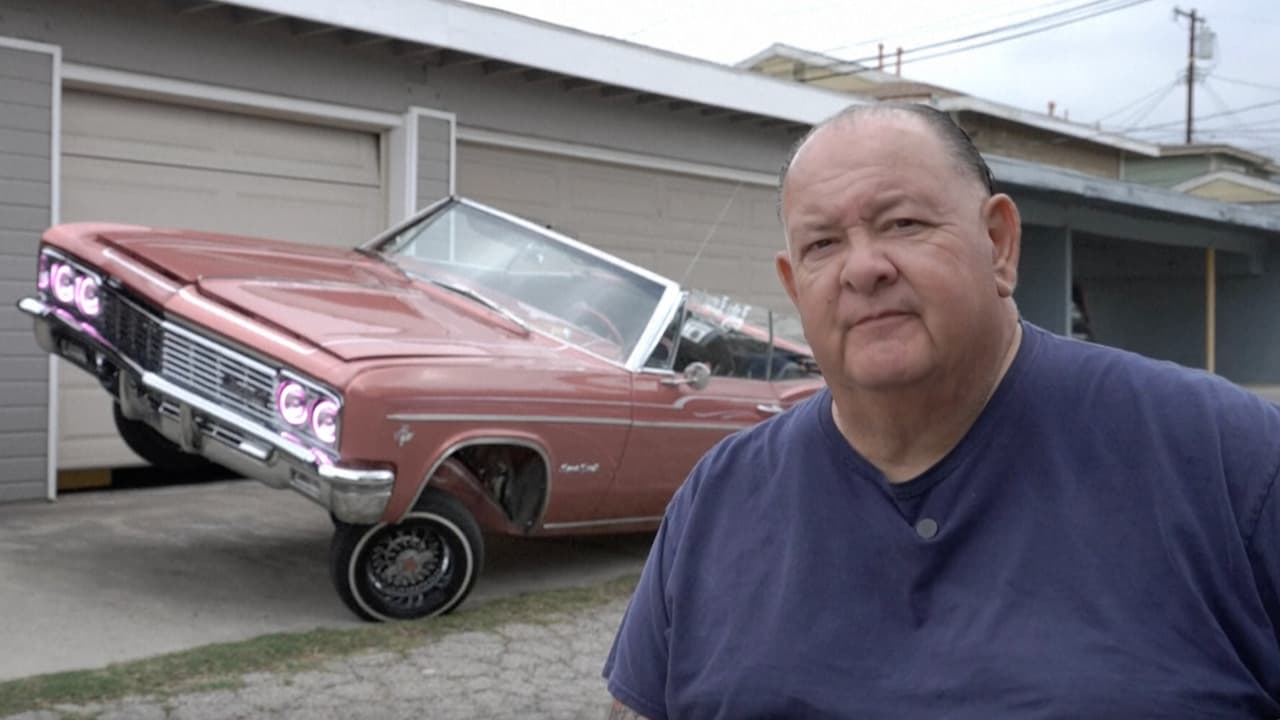 Arista hispano de California deja su sello en estampillas de EE.UU. con los lowriders