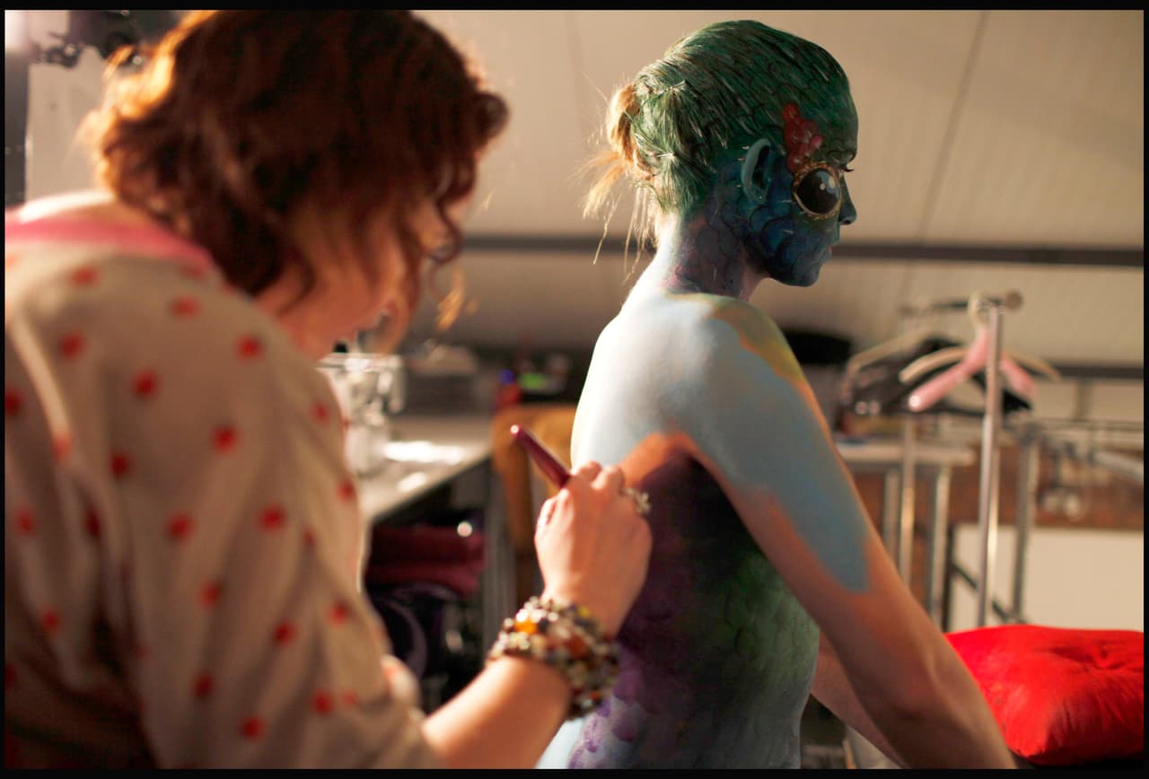 Pero si miras de cerca, ¡son cuerpos humanos!