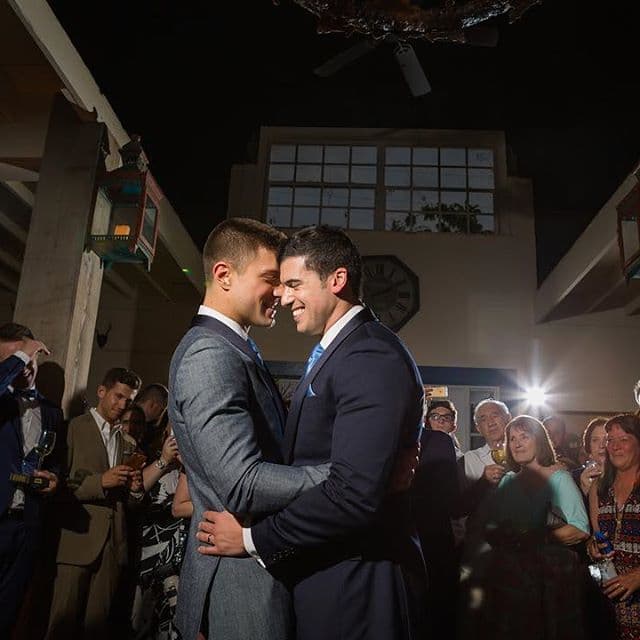 Su primer baile como esposos.