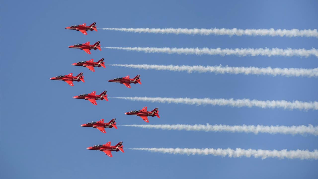 <b>¿Cómo llegar al Chicago Air and Water Show?</b>
<br>El evento ocasionará algunos cierres en vialidades, además de que se espera una gran afluencia de personas, por lo que lo más recomendable es llegar en transporte público. 
<br>
<br>
<b>En transporte público</b>
<br>Las estaciones más cercanas son Chicago/State o Clark/Division, de la Línea Roja de CTA. En la línea Café, la más cercana es Sedgwick.
<br>Además, se puede llegar a bordo de las rutas de autobús 72 North Avenue y 151 Sheridan.