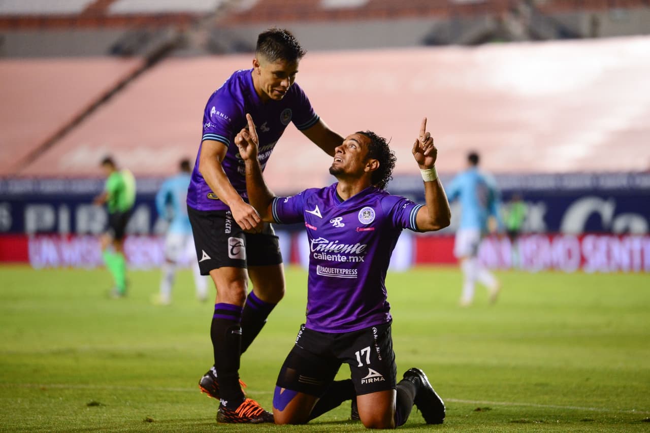 Con triplete de Camilo Sanvezzo, gol de Aristeguieta y gol de Luis Mendoza, Mazatlán cnisgue una histórica goleada sobre el Atlético San Luis.