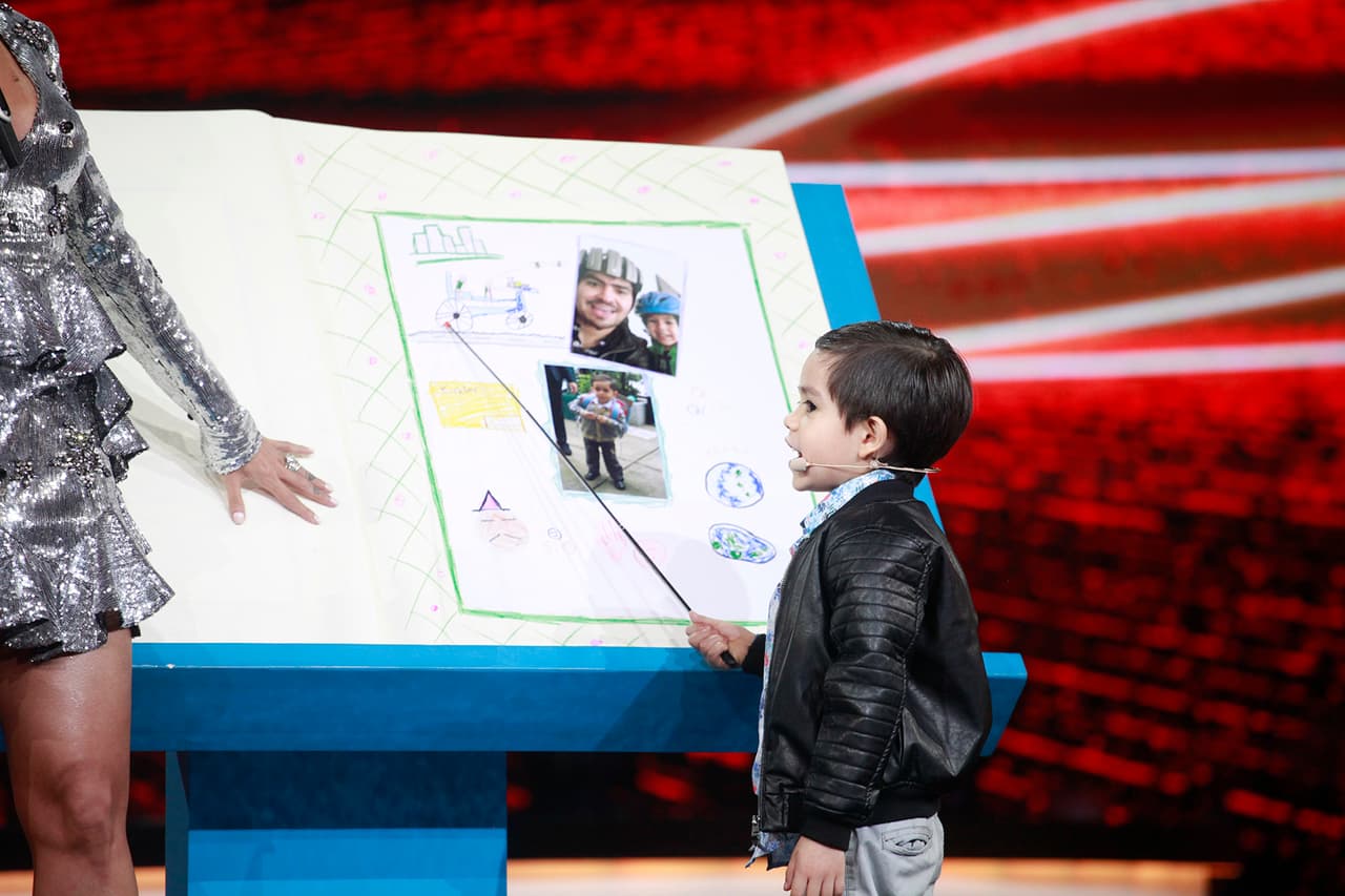 Así sucedió en la tercera gala, cuando los capitanes escribieron en el libro de su vida, que incluía un pequeño relato de lo que querían ser de grandes. Mateo de 'los Súpersabios' externó sus deseos de formar una familia, ahí confesó que quería casarse con Verónica Castro.