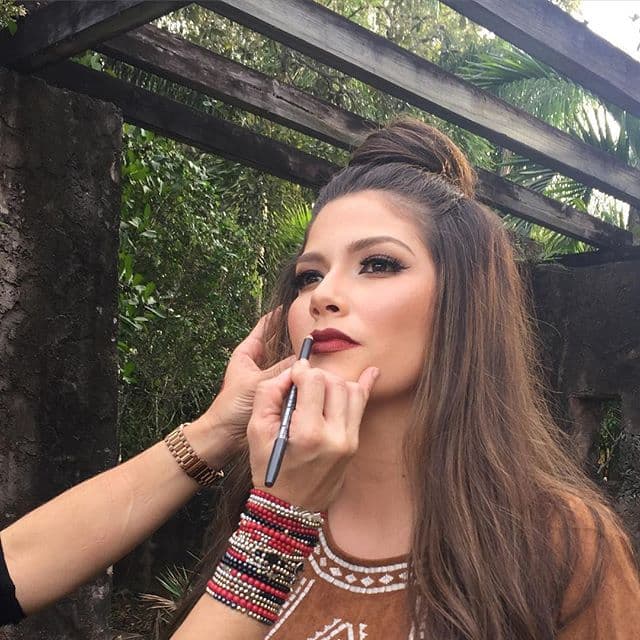 ¡El otoño ya está aquí! Combina tu maquillaje con los tonos de la temporada.