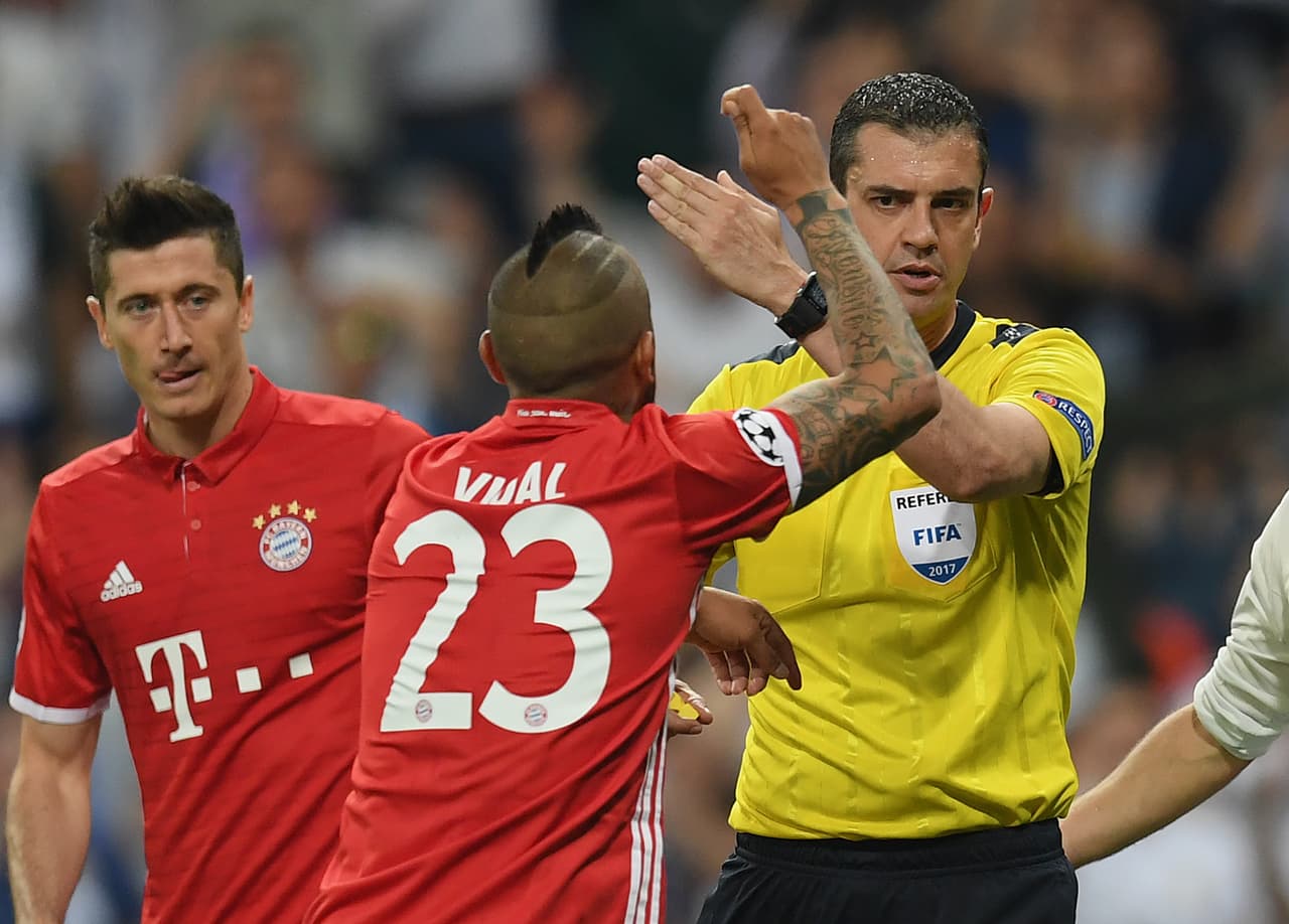 15: Viktor Kassai de Hungría. Estuvo en partidos claves en la pasada Champions League y ha estado en Mundiales.