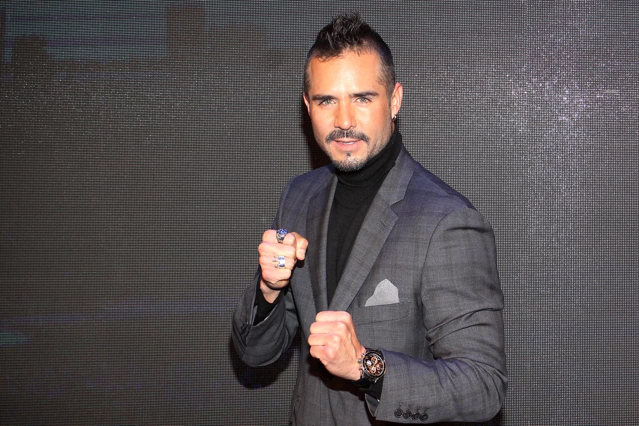 Tras compartir lo que tuvo que pasar para convertirse en uno de los 
<b><a href="https://www.univision.com/famosos/jose-ron-apenas-termino-de-grabar-rubi-y-ya-tiene-otro-protagonico-fotos" target="_blank">actores más cotizados</a></b> del momento en México, el jalisciense continuó con la dinámica.