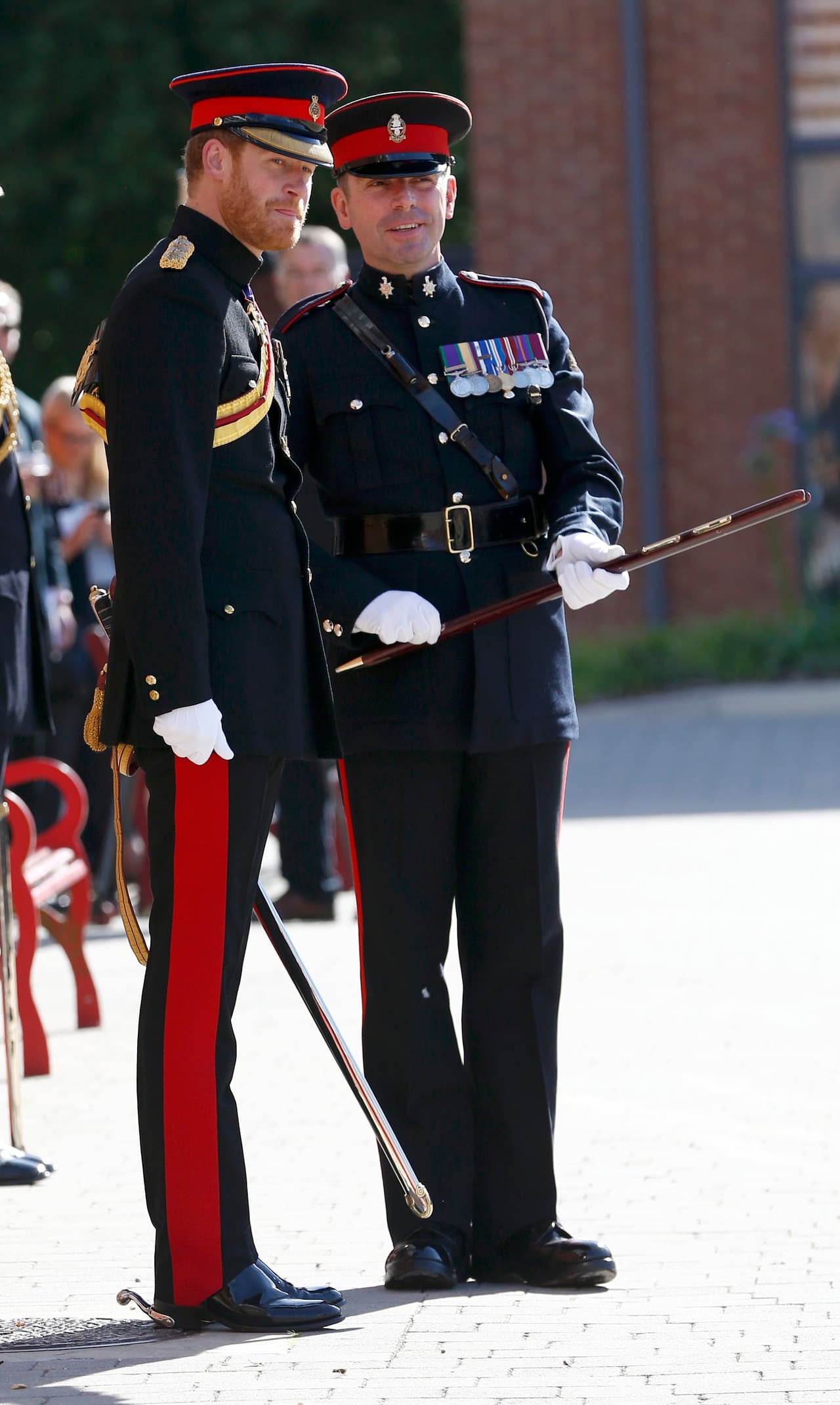 El príncipe Harry estuvo de visita en la Royal Military School de Doven, Inglaterra.