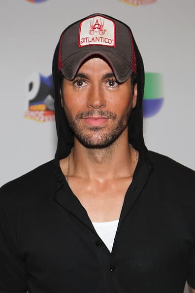 <b>Enrique Iglesias</b> tiene tres nominaciones por la canción "Duele el corazón" ft Wisin. El cantante español busca ganar Canción del año, single del año y colaboración del año.