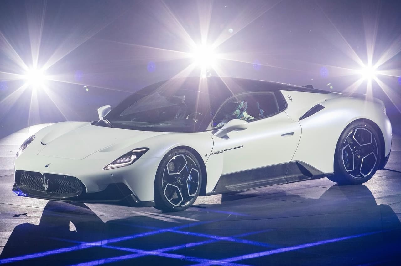 Entre sus componentes más interesantes está su motor, el primero que construye por cuenta propia en más de 20 años y el cual recibe el nombre de Nettuno.