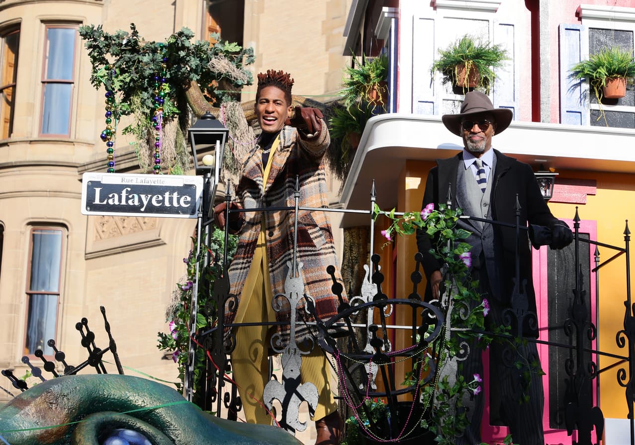 Entre los artistas y celebridades que asistieron al desfile se encuentran Jon Batiste (en la foto), Carrie Underwood, Nelly, Kelly Rowland, Miss América Camille Schrier, la banda Foreigner y muchos otros.