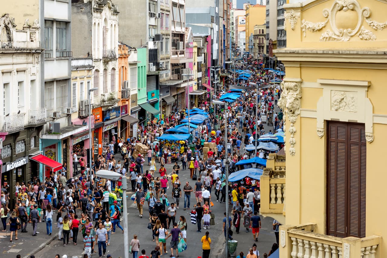 <b>Brasil</b>
<br>
<br>Capital mínimo para establecer un negocio: 218 dólares.
<br>
<br>Asequibilidad: 35%.
<br>
<br>Según el estudio, generalmente los países desarrollados tienen mejor desempeño cuando se compara el costo de iniciar un negocio con los ingresos mensuales.
<br>