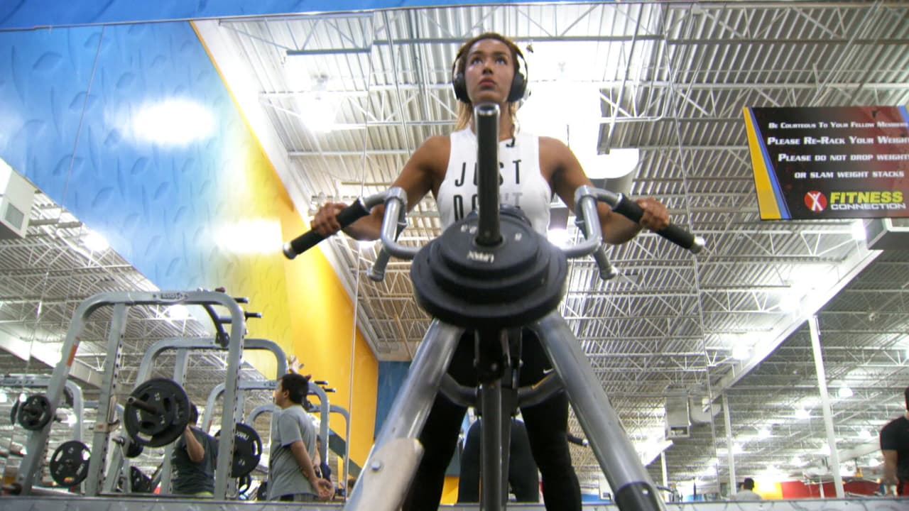 Ella nos explica que ella a veces se tiene que enfrentar a las fuerzas masculinas y por eso ella entrena. “Brazos. Para tirar trancazos”, dijo Arias. 
<br>
<br>
<br>