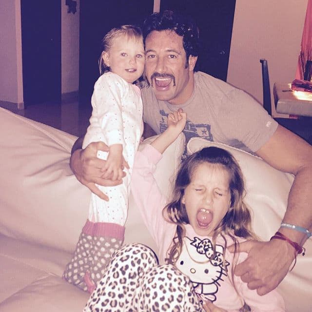 Mientras que Alexa sacó la sonrisa de su papá.