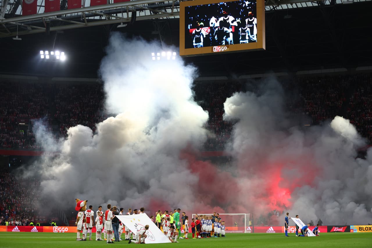 Edson Álvarez metió el quinto gol que redondeó la goleada del Ajax sobre un triste Heerenveen que solo fue comparsa para que alcen un nuevo título de Eredivisie pese al triunfo del PSV.