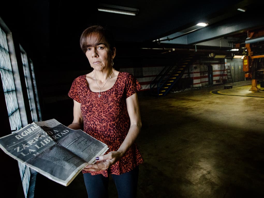 El año 2017 en Venezuela acumuló más agresiones contra la prensa que días en su calendario. Con las heridas que le causaron a Carolina González fueron 507 los ataques a periodistas y medios contabilizados por Ipys Venezuela. La agresión contra la directora de El Carabobeño ocurrió en medio de una acción de resistencia de este diario, que es uno de los 22 periódicos que tuvieron que reinventarse en las plataformas digitales ante la crisis de papel. Otros 11 medios tuvieron que cerrar su puertas y liquidar las empresas ante la escasez de insumos para escribir.