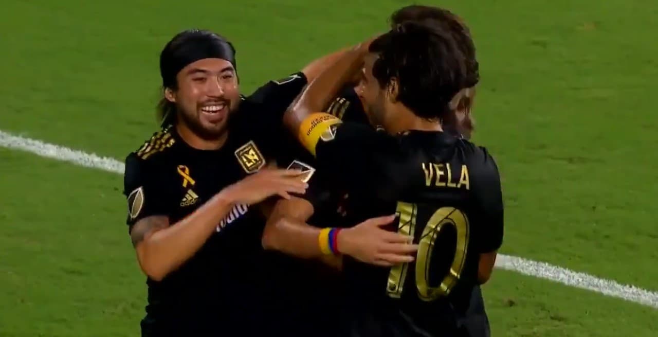 Carlos Vela marcó el primer tanto del encuentro cobrando un tiro penal al minuto 23’.