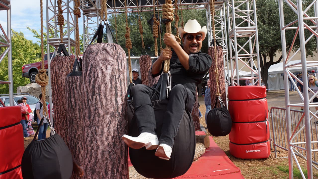 'El Feo' haciendo sus locuras durante la gira 'Pata De Perro' por el estado de Texas.