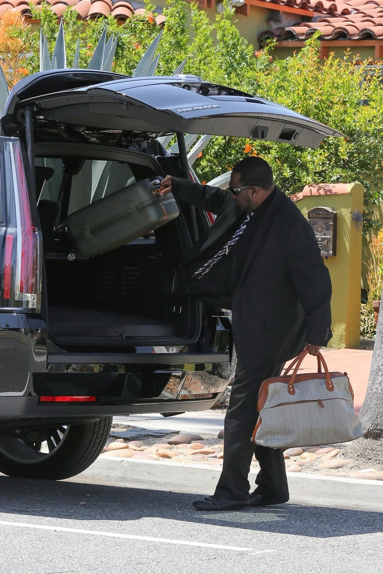 La futura suegra del príncipe Harry disfrutó de tratamiento exclusivo en
<b><a href="https://theprivatesuite.com/">The Private Suite</a></b>, un nuevo terminal que incluye habitación privada y acceso expedito a los engorrosos procesos en el aeropuerto.