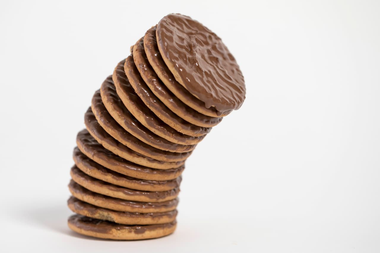 La selección de alimentos fue determinada por 
<a href="http://www.innutrition.mx/blog-innutricionando/october-12th-2015">la clasificación NOVA</a>, que los divide acuerdo a su naturaleza y el grado y propósito del procesamiento de los mismos. Esta guía está vigente desde 2015 y es usada en todo el mundo.