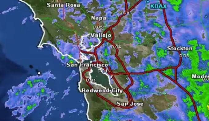 Las lluvias no dan tregua y desquician el tráfico en el Área de la Bahía