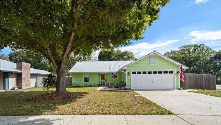 Familias jóvenes eligen emigrar a las grandes casas de Osceola aunque sean costosas