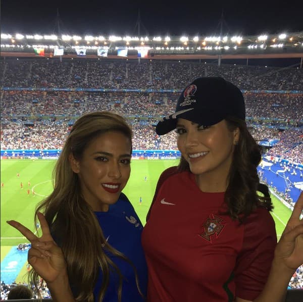 Ana Patricia y su adorada cuñada, la hermanita de su esposo Carlos y Karlita Martínez.