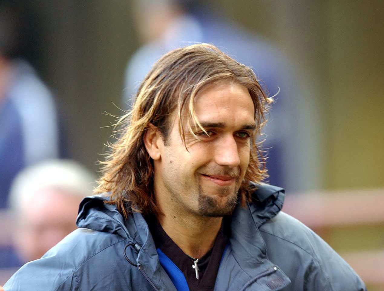 Batistuta negó que le amputarán las piernas