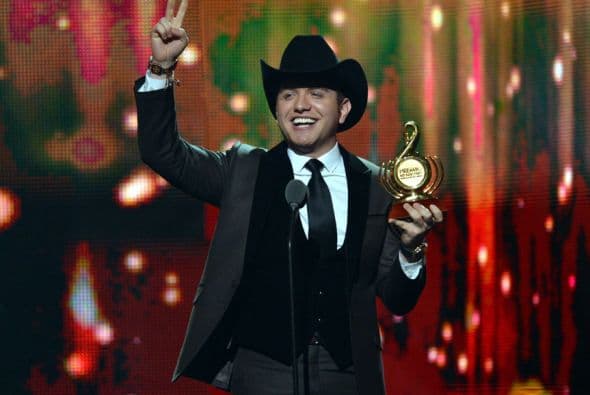 El Dasa no podía creer que se hubiera llevado el galardón en la categoría de Solista o Grupo Regional Mexicano Revelación del Año.