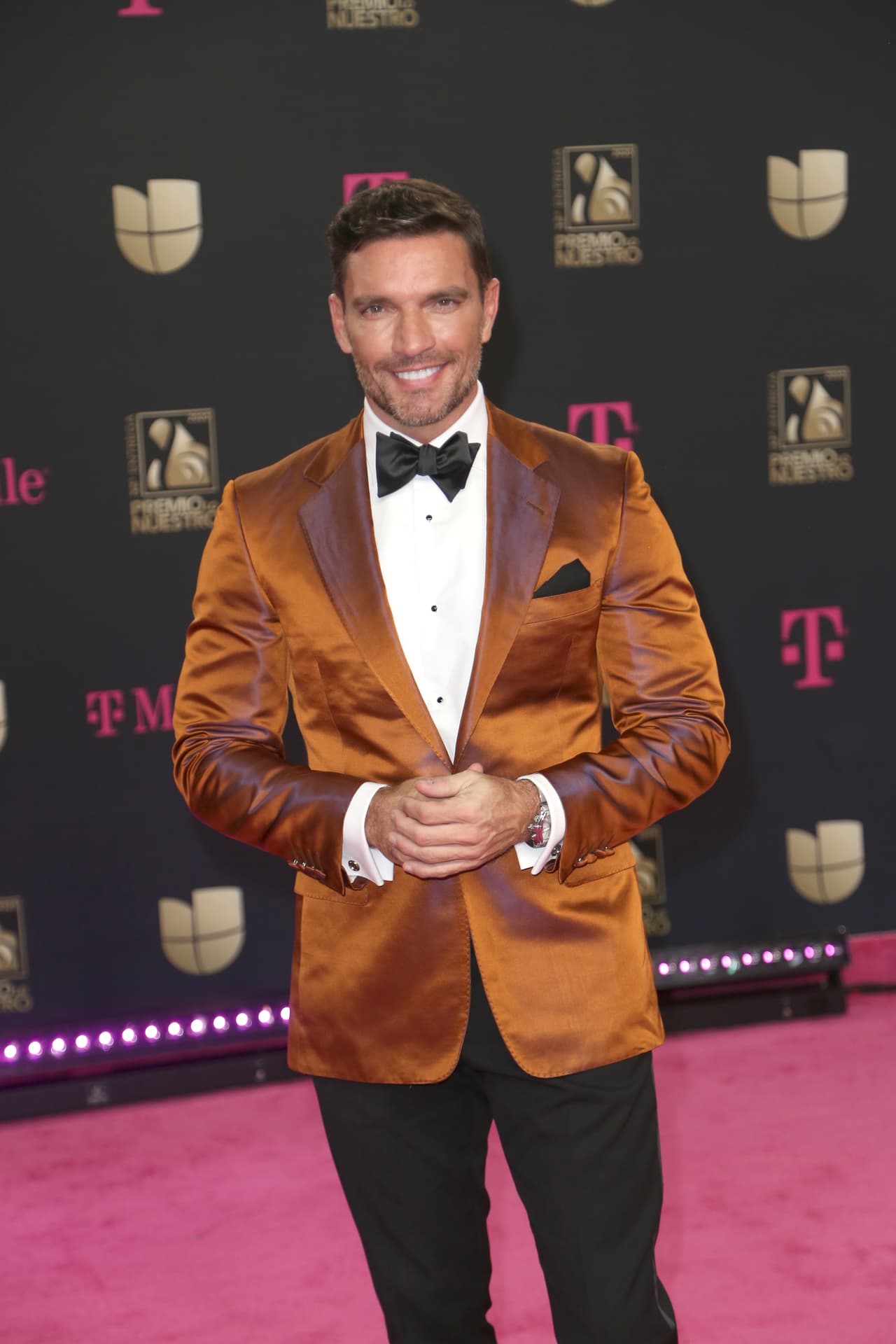 Aunque Julián Gil nació en Argentina, el actor y modelo creció en Puerto Rico. Comenzó su carrera dentro del espectáculo en la década de los años 90, cuando incursionó en el modelaje.