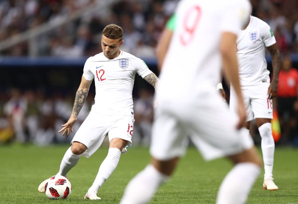 Con la parte interna de su pie derecho, remató el balón con mucha calidad.