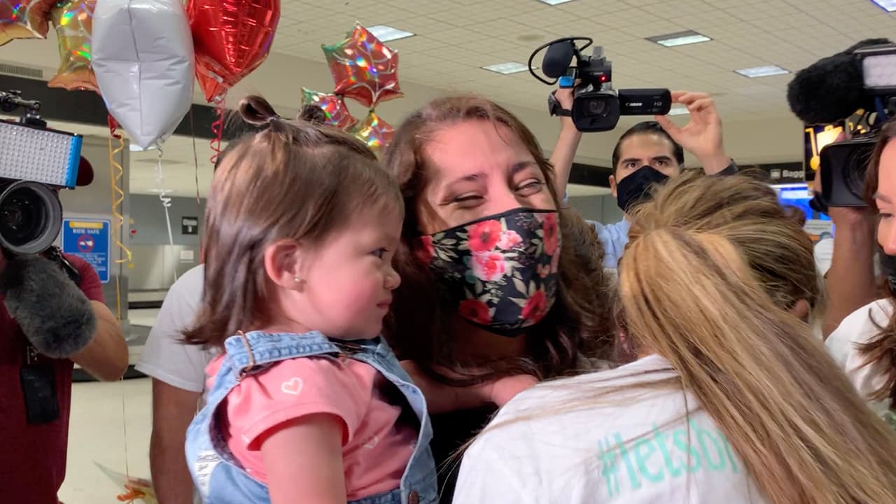 A partir de ese momento comenzó su lucha para poder regresar a lado de su marido y su bebé del otro lado de la frontera, dando a conocer su caso en redes sociales de donde llamó la atención de los medios de comunicación y tomó una gran relevancia a nivel nacional.