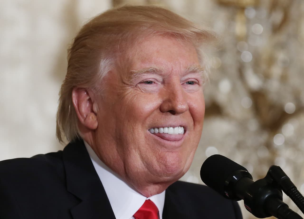 Trump se queja de las "noticias falsas", pero aquí hay cinco casos en los que él mismo las difundió