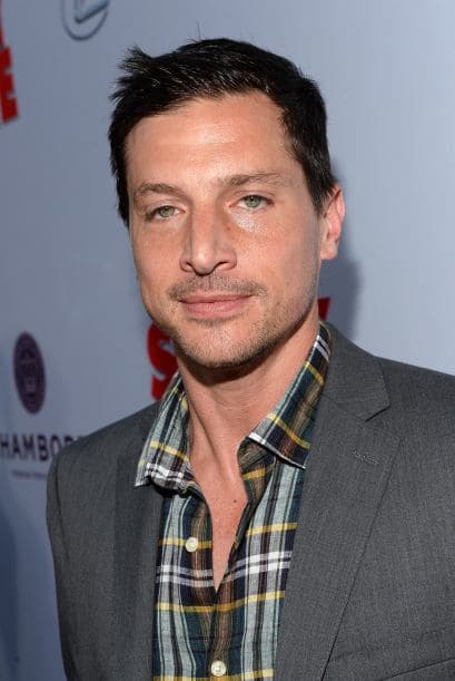 En realidad, él comenzó su carrera como actor porno en varios videos de temática gay. Mira aquí los videos más chismosos.