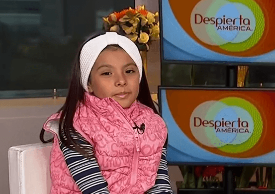 La Universidad de Arizona invita a niña genio mexicana Adhara Pérez Sánchez a estudiar en su campus