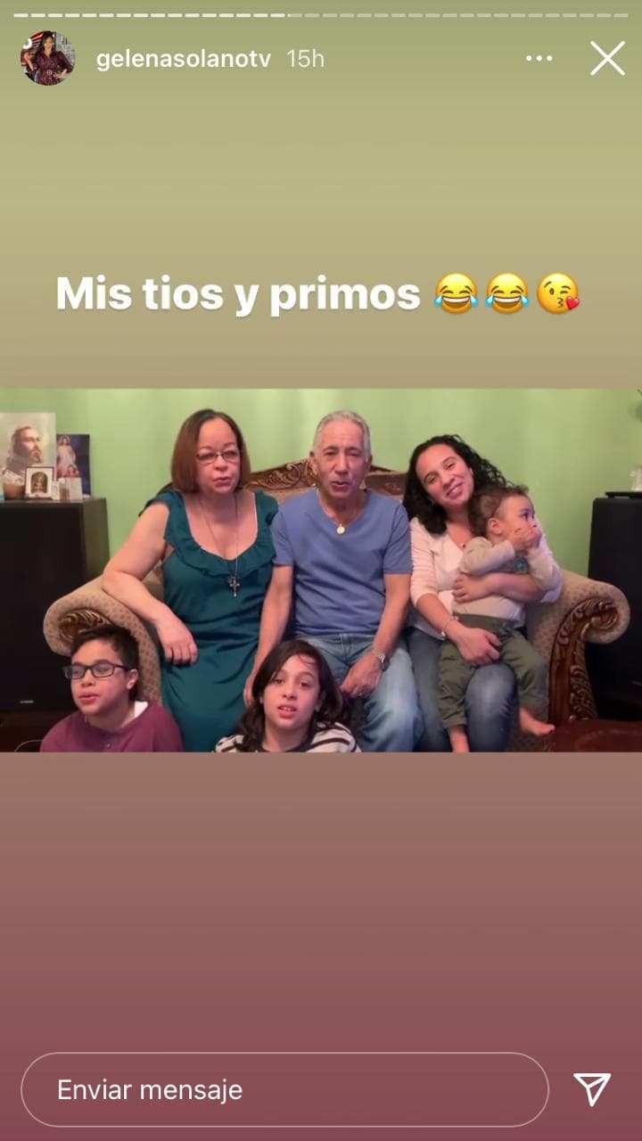A este festejo también se unieron sus familiares, quienes le cantaron y la felicitaron por su día especial.