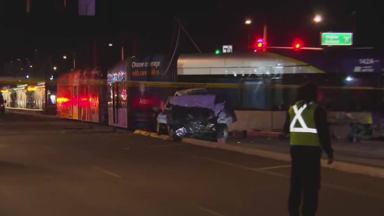 Accidente de tren ligero en el centro de Phoenix deja un muerto y cuatro heridos