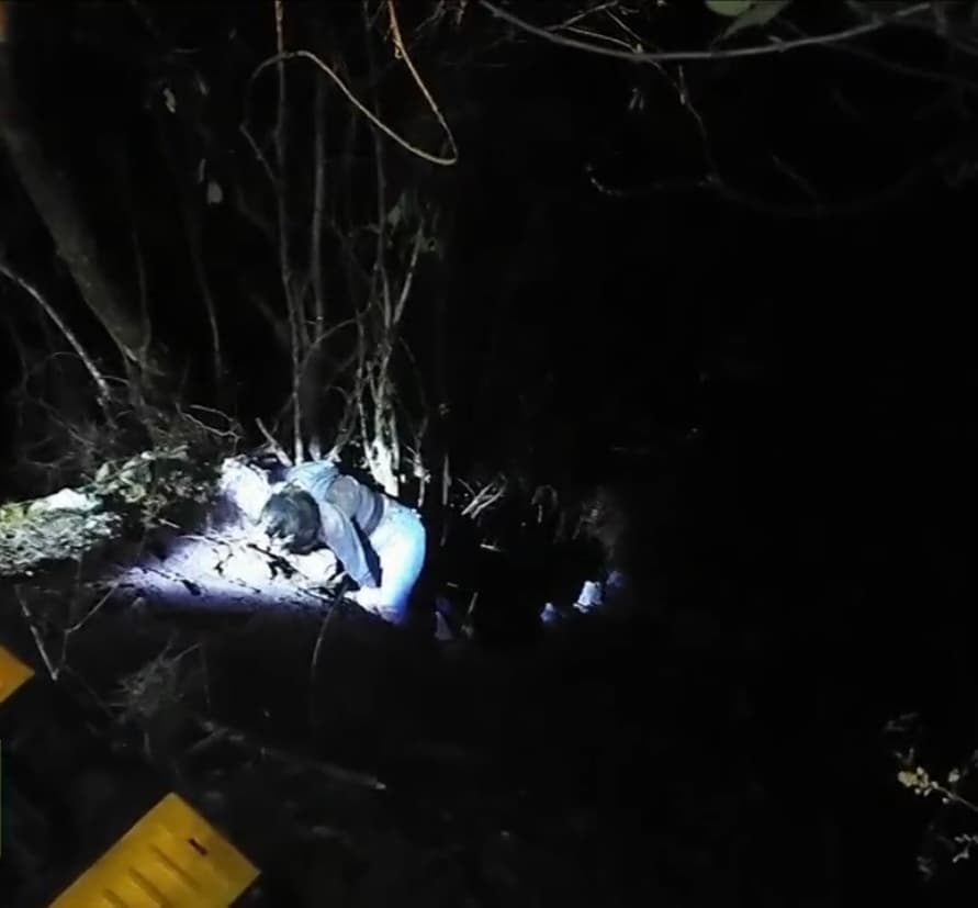 A pesar de que el joven ya está detenido, la familia no ha quedado conforme con las acusaciones por feminicidio y asesinato agravado,
<b> porque exigen que también sea imputado por parricidio</b>, al considerar que no solo mató a Britney, sino que también al bebé en su vientre. 
<br>