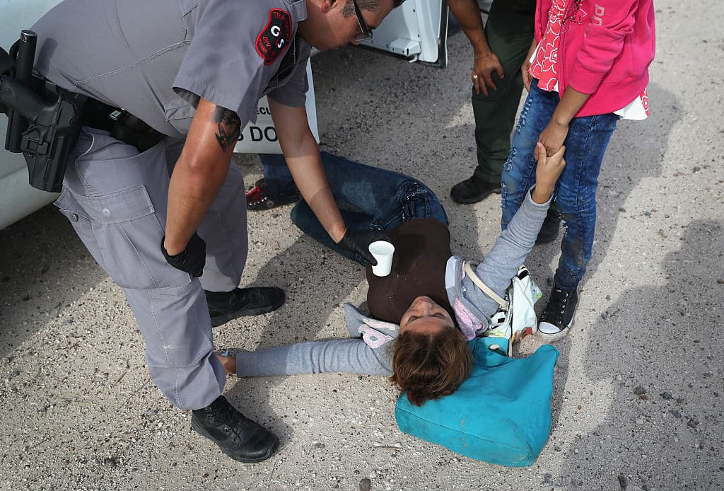 Más inmigrantes mueren por calor extremo en la frontera entre EEUU y México