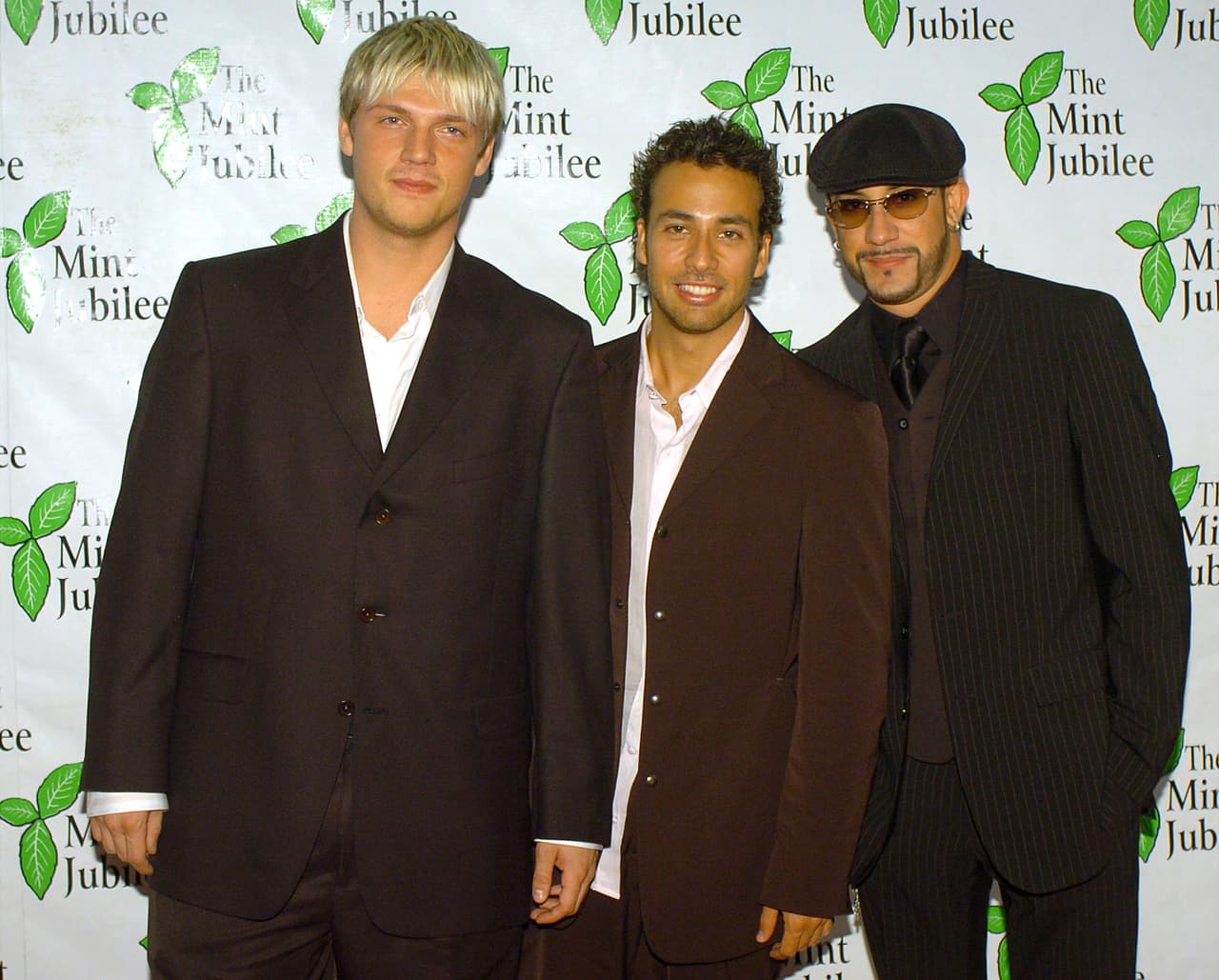 Los cinco chicos estuvieron involucrados en diversas grabaciones en estudios y actuaron en pequeños eventos para comenzar a darse a conocer.