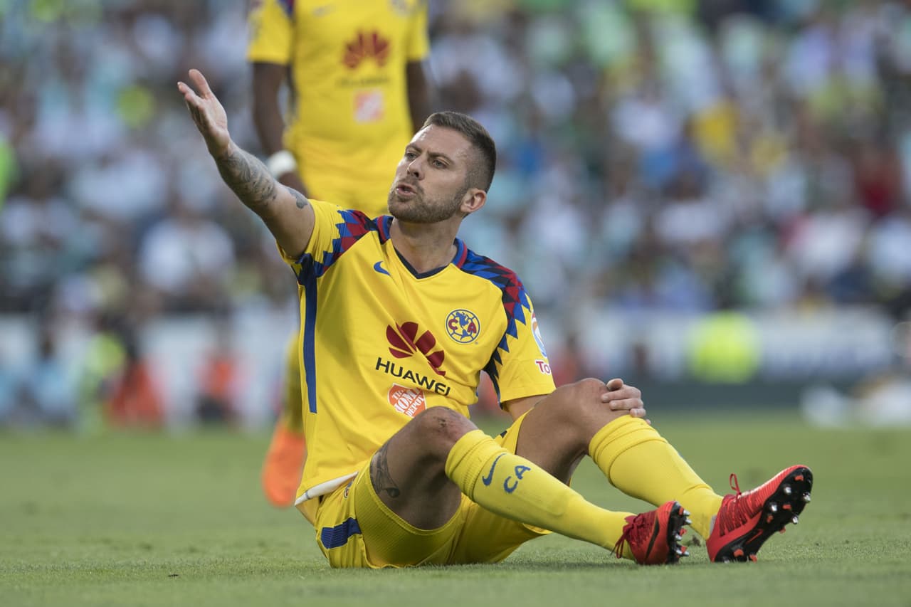 Casi en la última de la primera mitad, el francés Jérémy Ménez tuvo la oportunidad de poner el empate desde el punto penal. Uribe cayó en el área, el juez compró y Orozco fue figura deteniendo la pelota.