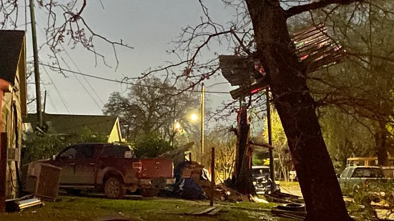 Rolando Ramírez dijo a Univison 45 que su vivienda no sufrió daños, sin embargo, algunas casas vecinas ubicadas al este de la ciudad no corrieron con la misma suerte.