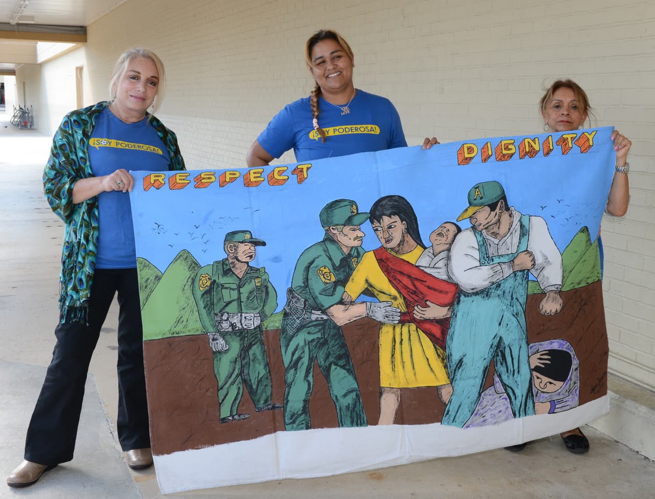 Las mujeres, de diferentes edades y razas, salieron de Miami justo en el momento en el que Donald Trump estaba siendo juramentado como presidente de EEUU. Y, aunque los organizadores aseguran que no es una marcha política, quieren dejarle bien claro al nuevo gobierno que no permitirán que se de un paso atrás en los derechos humanos.