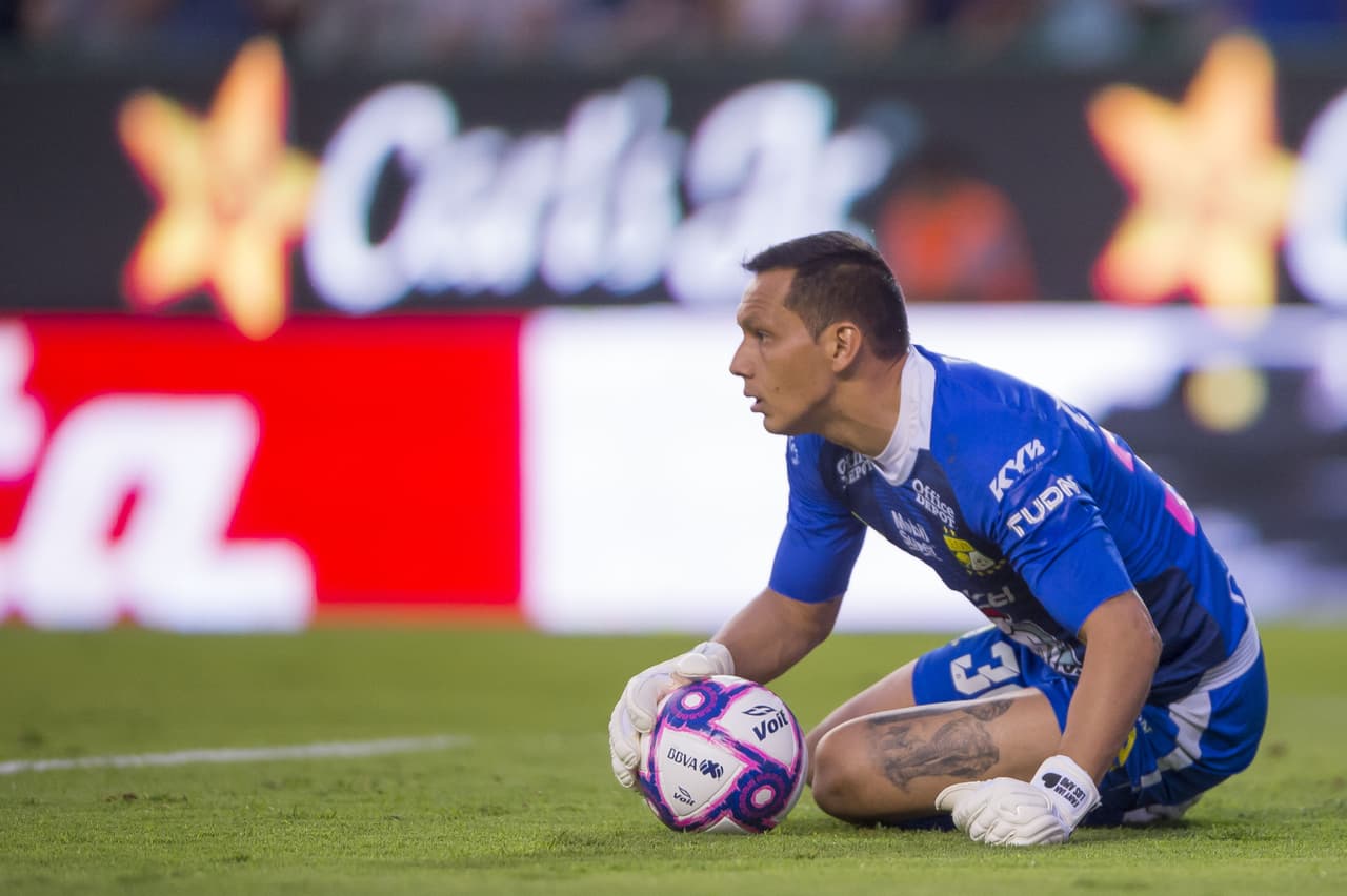 Con un autogol sumado a los goles de Jean Meneses y Ángel Mena, el León se aproxima a la Liguilla y aleja a San Luis de la zona de calificación.