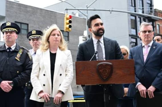 Bebé muere por bala perdida en Brooklyn; el sospechoso está hospitalizado